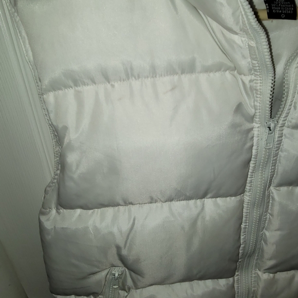 Vest White - Picture 2 of 4
